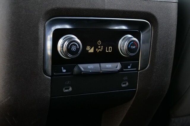 2022 GMC Yukon XL SLT / 4WD / Third Row / Pano Sunroof / Cooled Seats! High Point NC