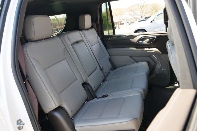 2022 GMC Yukon XL SLT / 4WD / Third Row / Pano Sunroof / Cooled Seats! High Point NC