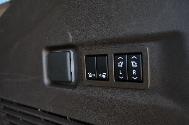 2022 GMC Yukon XL SLT / 4WD / Third Row / Pano Sunroof / Cooled Seats! High Point NC