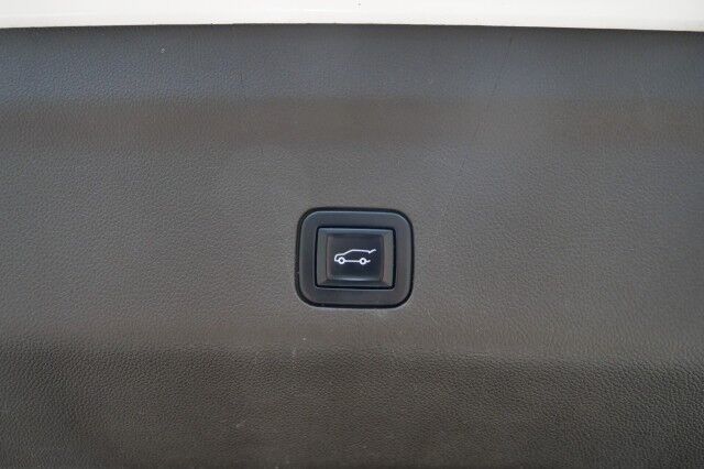 2022 GMC Yukon XL SLT / 4WD / Third Row / Pano Sunroof / Cooled Seats! High Point NC