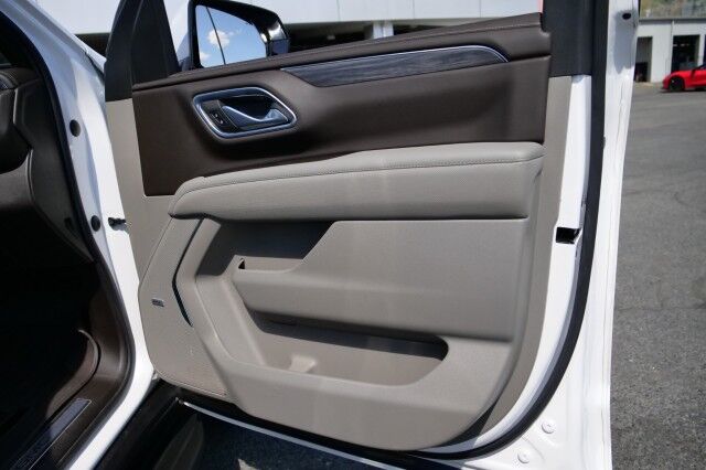 2022 GMC Yukon XL SLT / 4WD / Third Row / Pano Sunroof / Cooled Seats! High Point NC