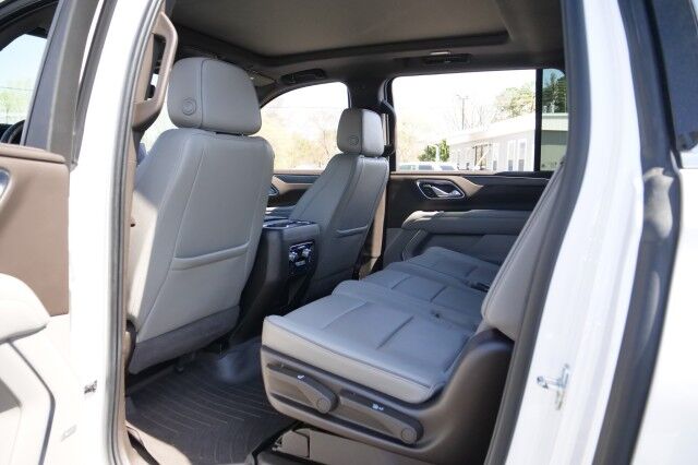 2022 GMC Yukon XL SLT / 4WD / Third Row / Pano Sunroof / Cooled Seats! High Point NC