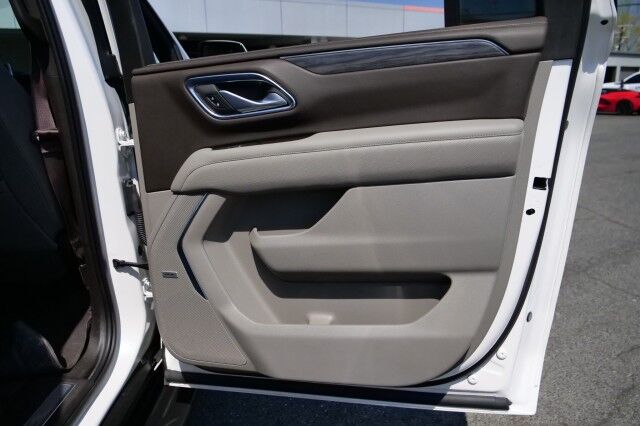 2022 GMC Yukon XL SLT / 4WD / Third Row / Pano Sunroof / Cooled Seats! High Point NC