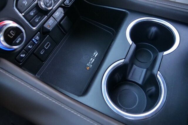 2022 GMC Yukon XL SLT / 4WD / Third Row / Pano Sunroof / Cooled Seats! High Point NC