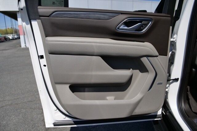 2022 GMC Yukon XL SLT / 4WD / Third Row / Pano Sunroof / Cooled Seats! High Point NC