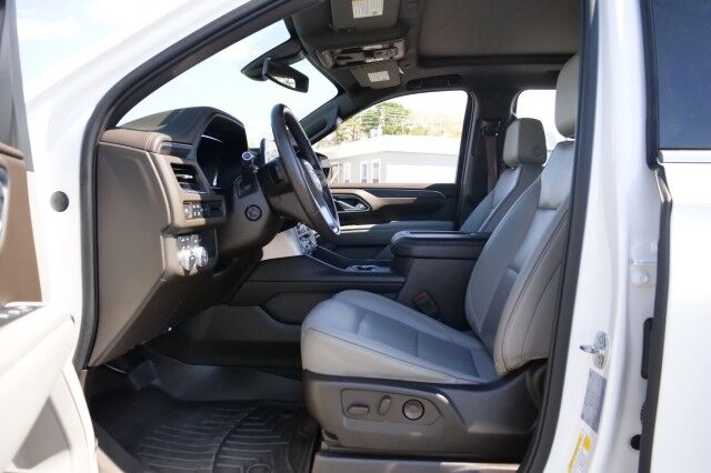 2022 GMC Yukon XL SLT / 4WD / Third Row / Pano Sunroof / Cooled Seats! High Point NC