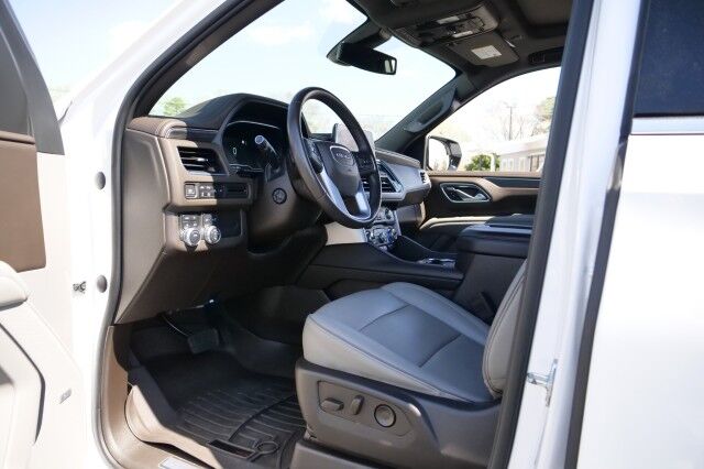 2022 GMC Yukon XL SLT / 4WD / Third Row / Pano Sunroof / Cooled Seats! High Point NC