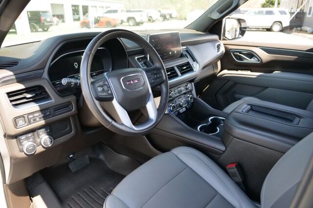 2022 GMC Yukon XL SLT / 4WD / Third Row / Pano Sunroof / Cooled Seats! High Point NC