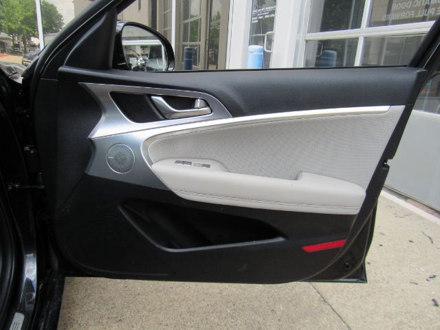 2022 Genesis G70 2.0T RWD Plano TX