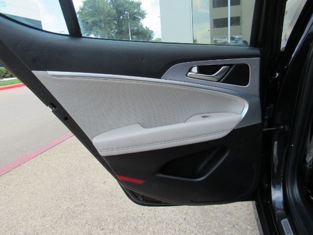 2022 Genesis G70 2.0T RWD Plano TX
