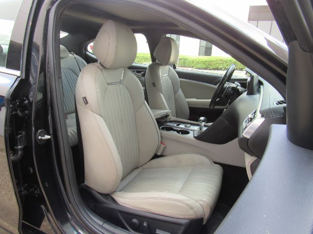 2022 Genesis G70 2.0T RWD Plano TX
