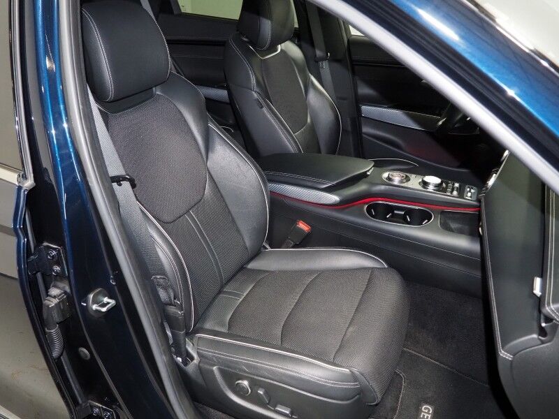 2022 Genesis GV70 2.5T Sport Prestige AWD *NAVIGATION, ADAPTIVE CRUISE, SAFETY ALERTS, 360 CAMERAS, PANO MOONROOF, LEATHER, CLIMATE SEATS, HEATED STEERING, AUTOMATIC PARKING, 21 INCH WHEELS, LEXICON AUDIO, WIRELESS CHARGING, ANDROID & APPLE