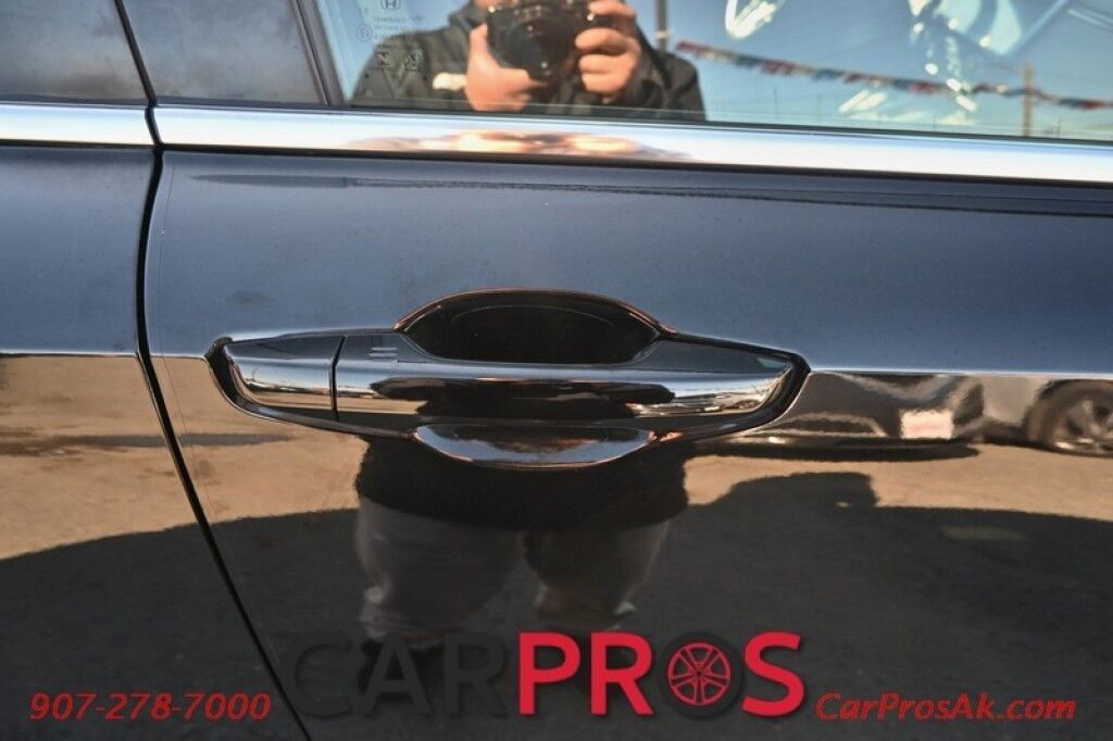 2022 Honda CR-V Hybrid EX-L - AWD - Power and Heated Leather Seats - Keyless Entry w/ Push to Start - Auto Start - Bluetooth - Apple CarPlay/Android Auto - Navigation - BSI System w/ Collision Mitigation - Navigation - Power Sunroof Anchorage AK