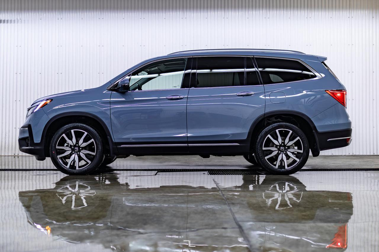 2022 Honda Pilot AWD Touring Leather Roof Nav 8 Pass Red Deer AB