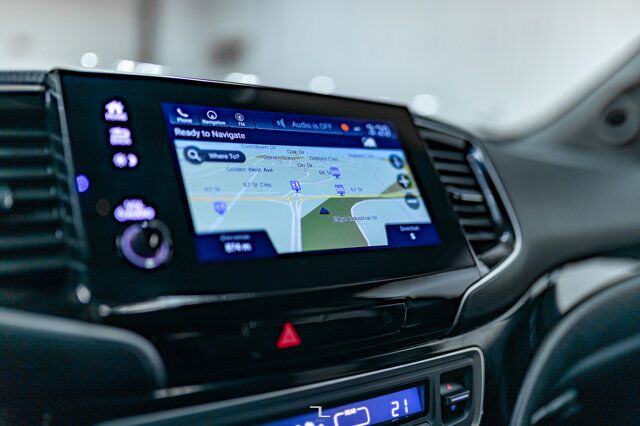 2022 Honda Pilot AWD Touring Leather Roof Nav 8 Pass Red Deer AB