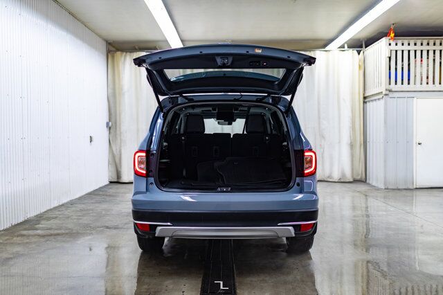 2022 Honda Pilot AWD Touring Leather Roof Nav 8 Pass Red Deer AB