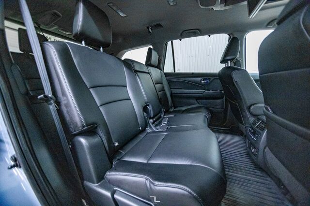 2022 Honda Pilot AWD Touring Leather Roof Nav 8 Pass Red Deer AB