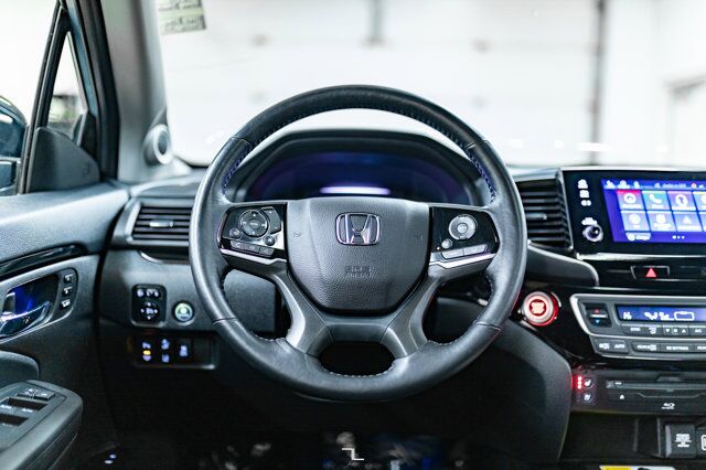 2022 Honda Pilot AWD Touring Leather Roof Nav 8 Pass Red Deer AB