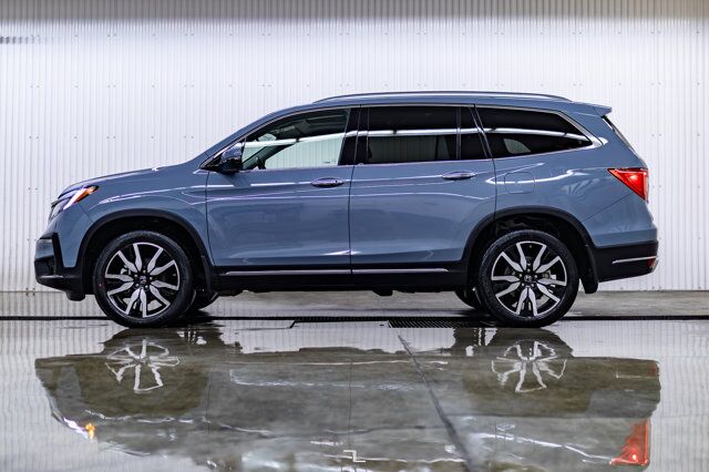 2022 Honda Pilot AWD Touring Leather Roof Nav 8 Pass Red Deer AB