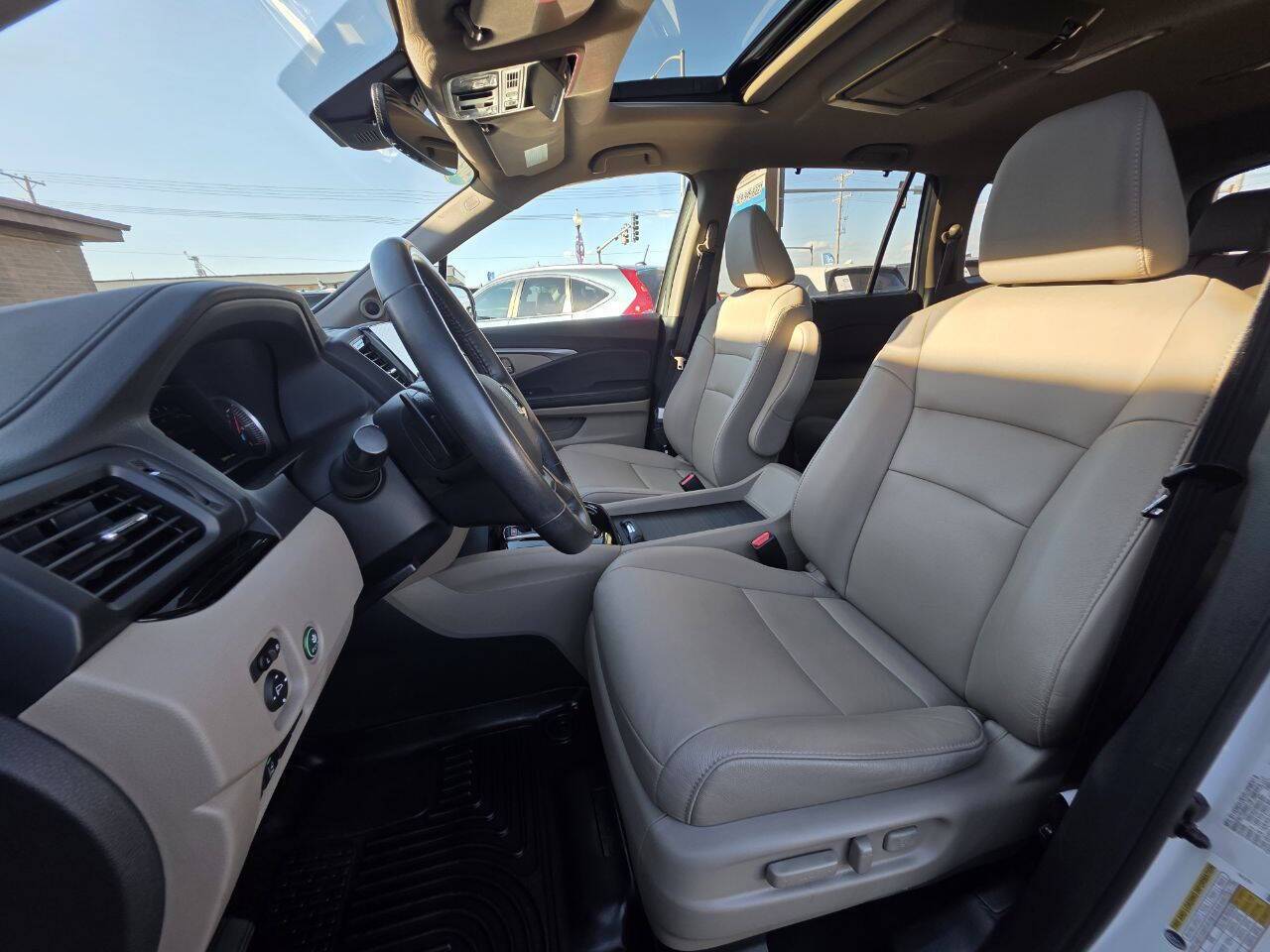 2022 Honda Pilot Touring w/Rear Captain's Chairs AWD 4dr SUV Eldridge IA