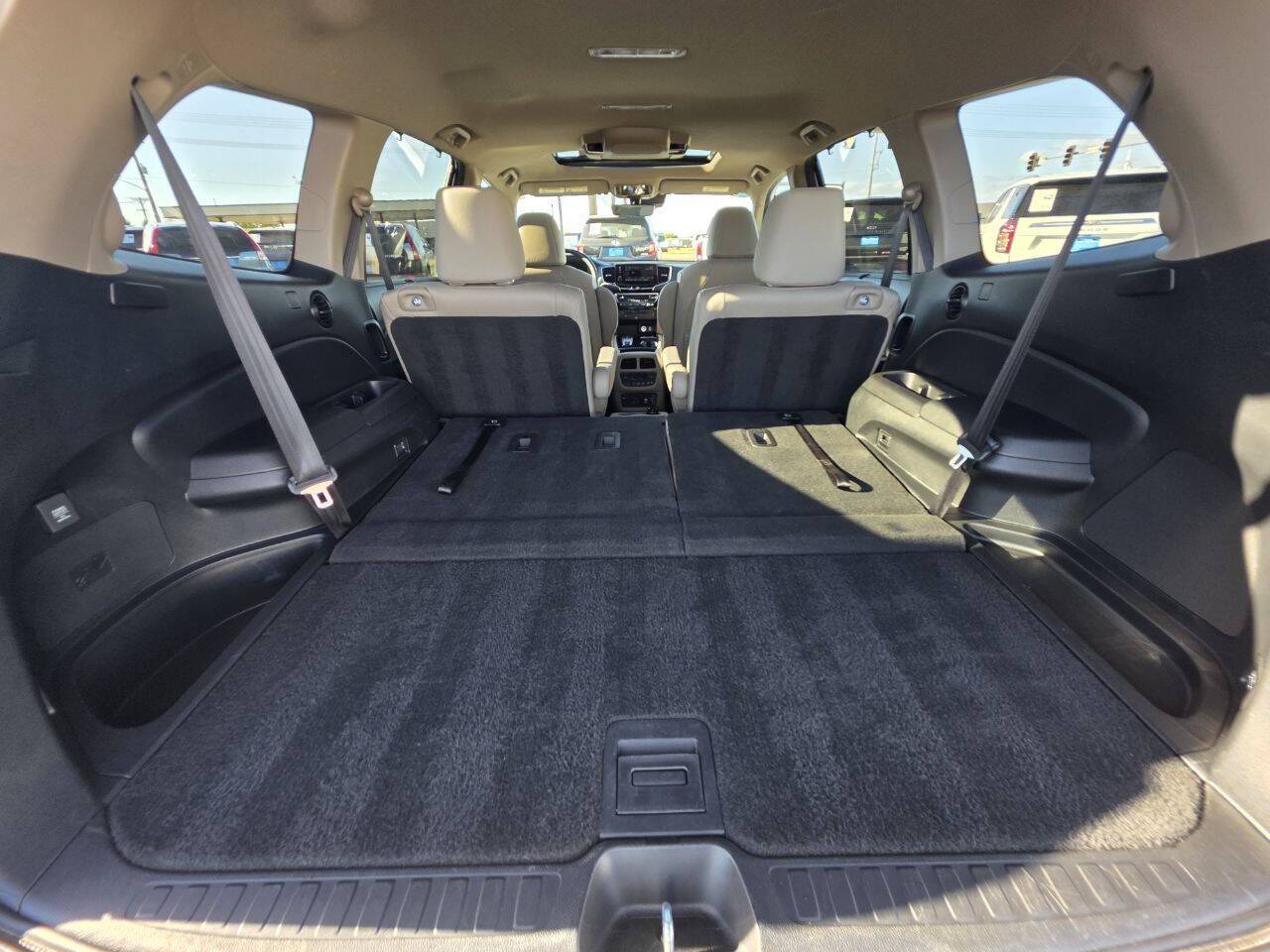 2022 Honda Pilot Touring w/Rear Captain's Chairs AWD 4dr SUV Eldridge IA