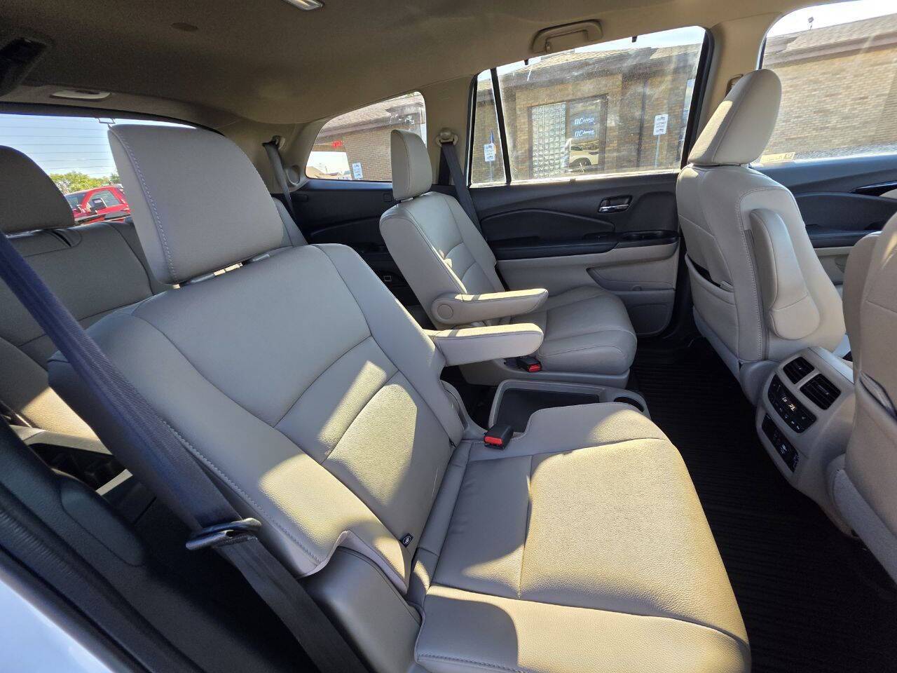 2022 Honda Pilot Touring w/Rear Captain's Chairs AWD 4dr SUV Eldridge IA