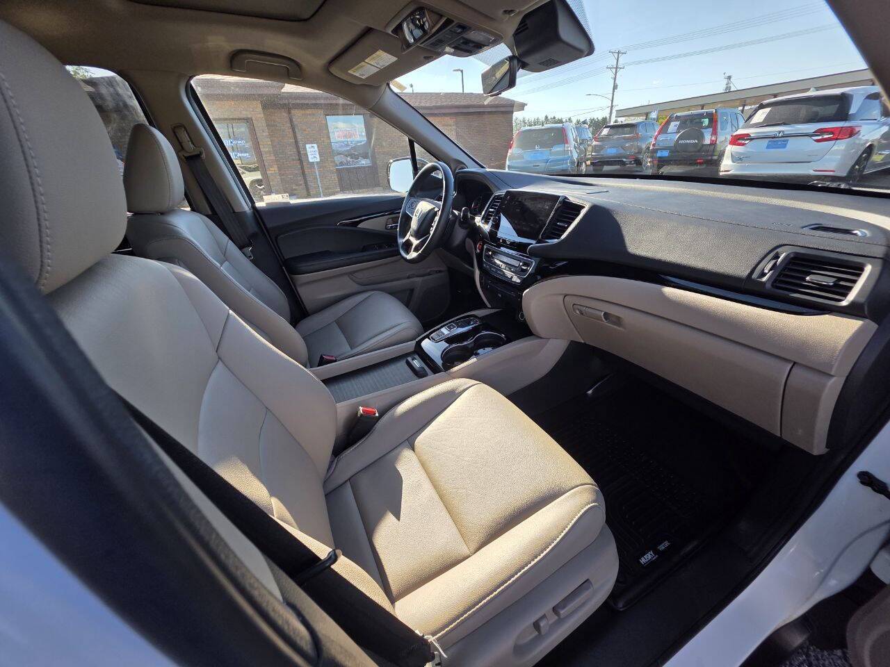 2022 Honda Pilot Touring w/Rear Captain's Chairs AWD 4dr SUV Eldridge IA