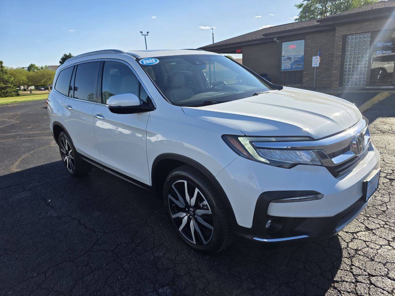 2022 Honda Pilot Touring w/Rear Captain's Chairs AWD 4dr SUV Eldridge IA