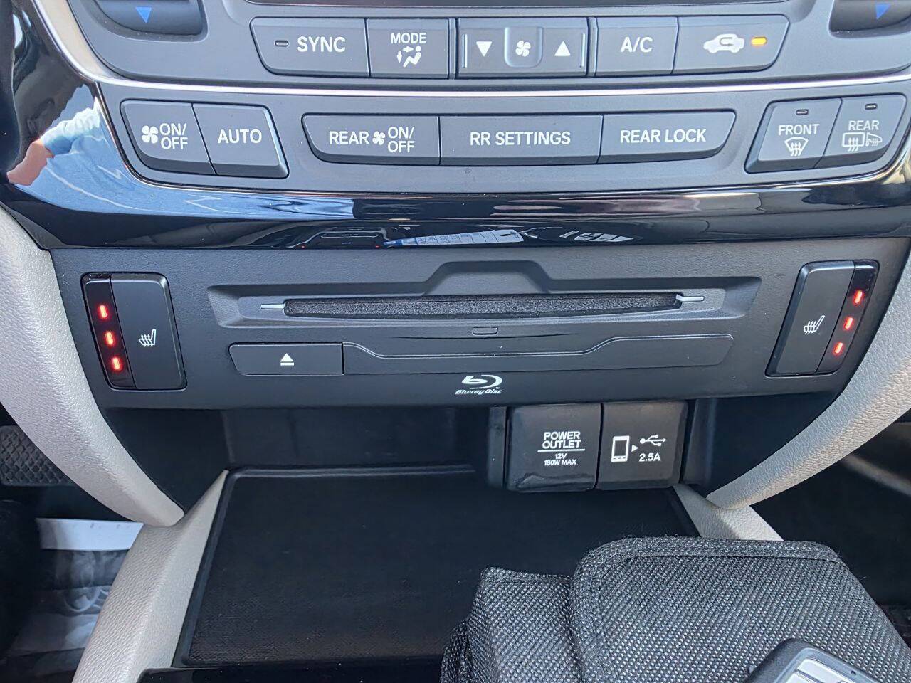 2022 Honda Pilot Touring w/Rear Captain's Chairs AWD 4dr SUV Eldridge IA