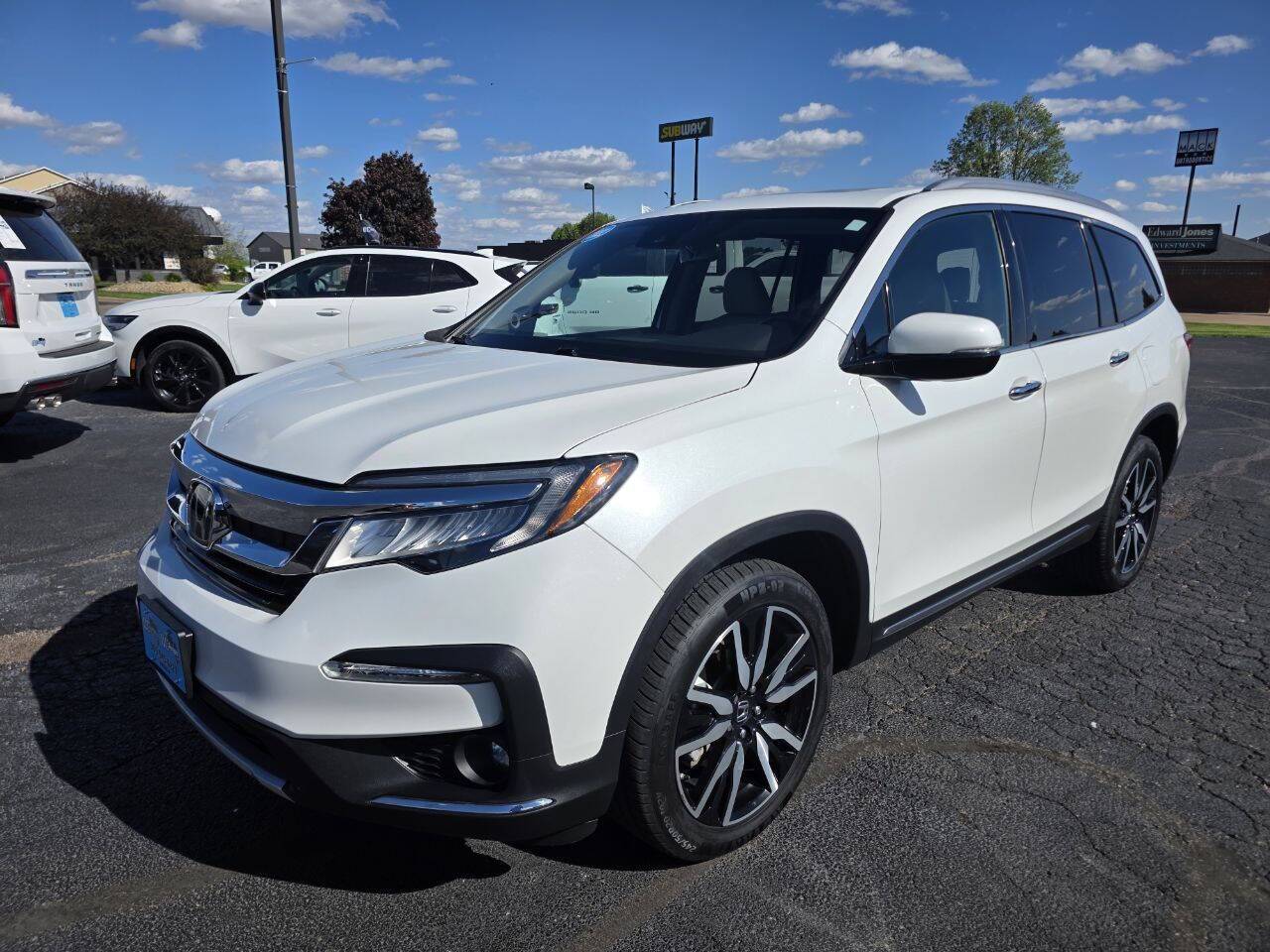 2022 Honda Pilot Touring w/Rear Captain's Chairs AWD 4dr SUV Eldridge IA