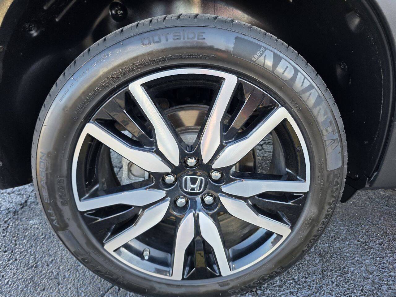 2022 Honda Pilot Touring w/Rear Captain's Chairs AWD 4dr SUV Eldridge IA