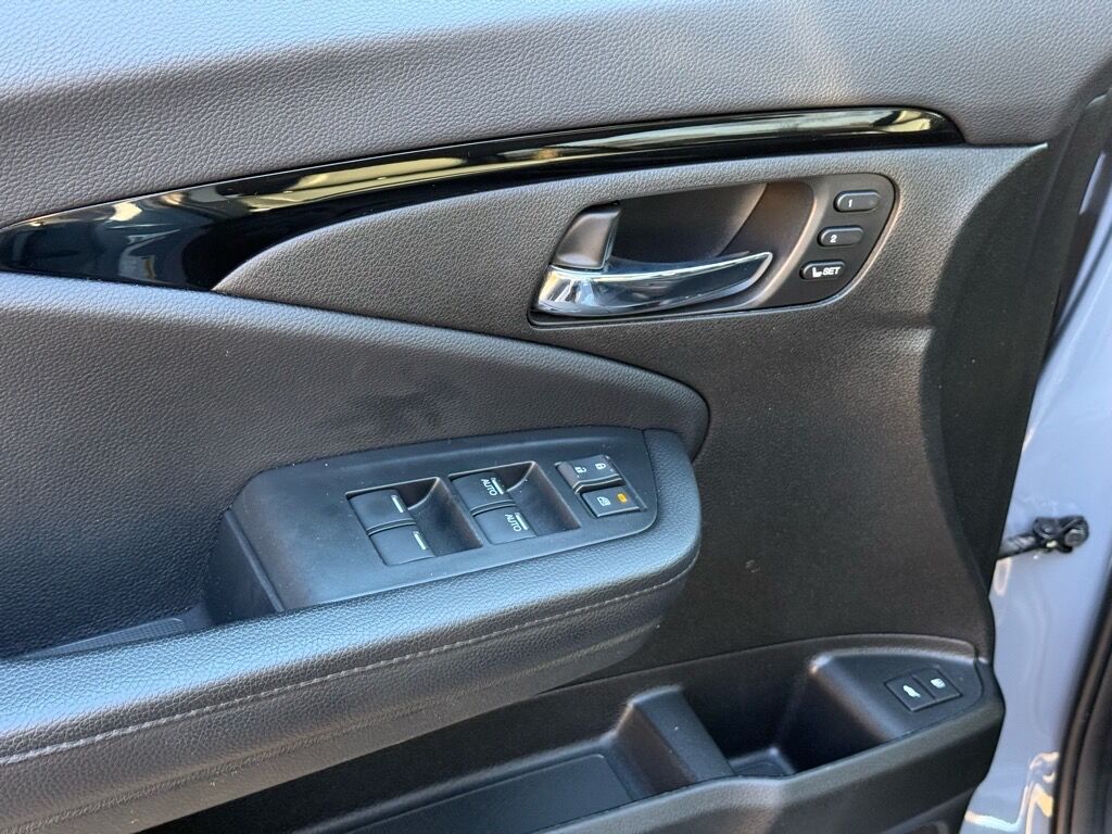 2022 Honda Pilot Touring w/Rear Captain's Chairs Roanoke VA