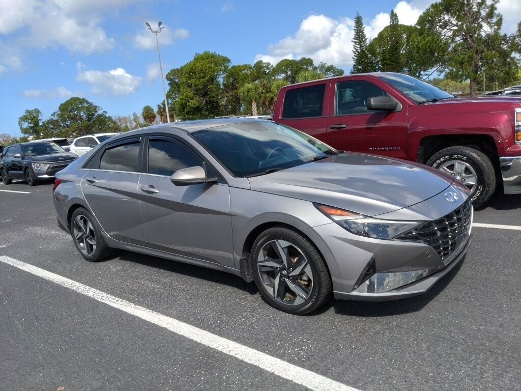 2022 Hyundai Elantra Limited Oshkosh WI