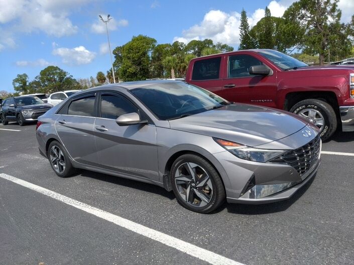 2022 Hyundai Elantra Limited Oshkosh WI