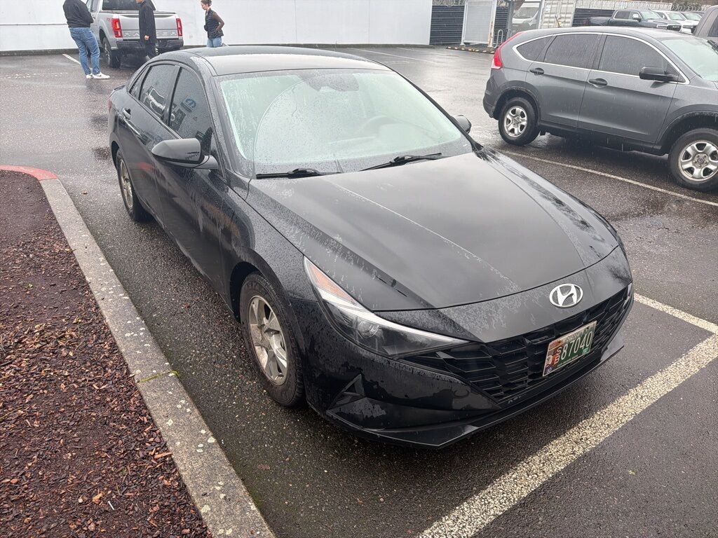 2022 Hyundai Elantra SE