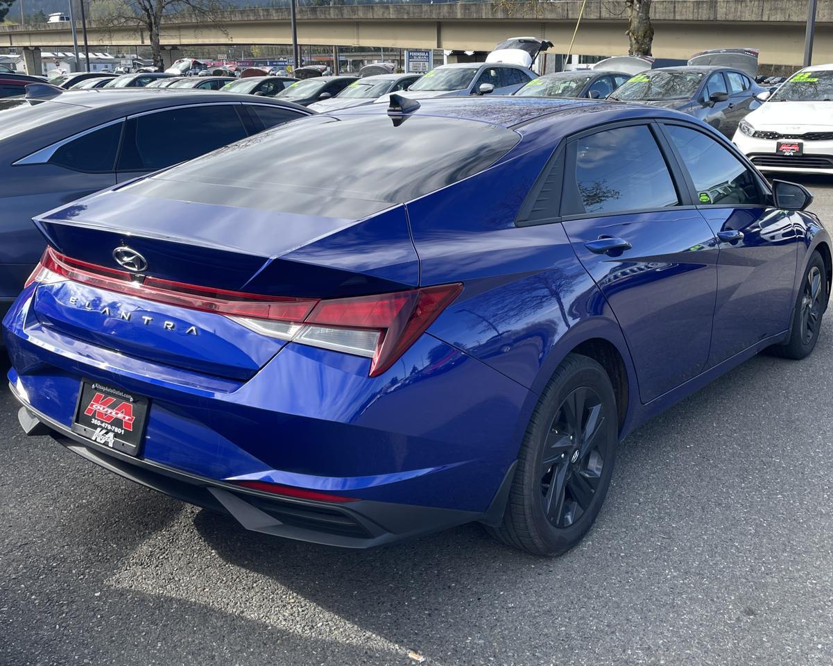 2022 Hyundai Elantra SEL Sedan 4D