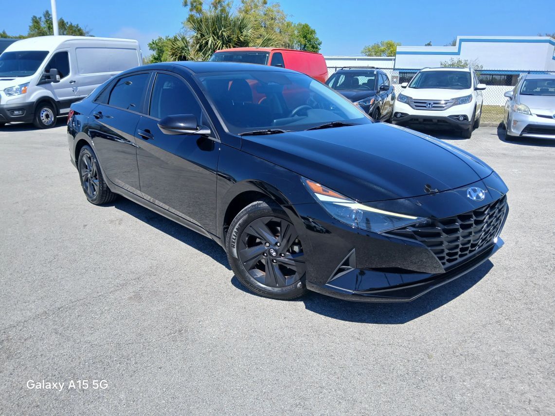 2022 Hyundai Elantra SEL Sedan 4D