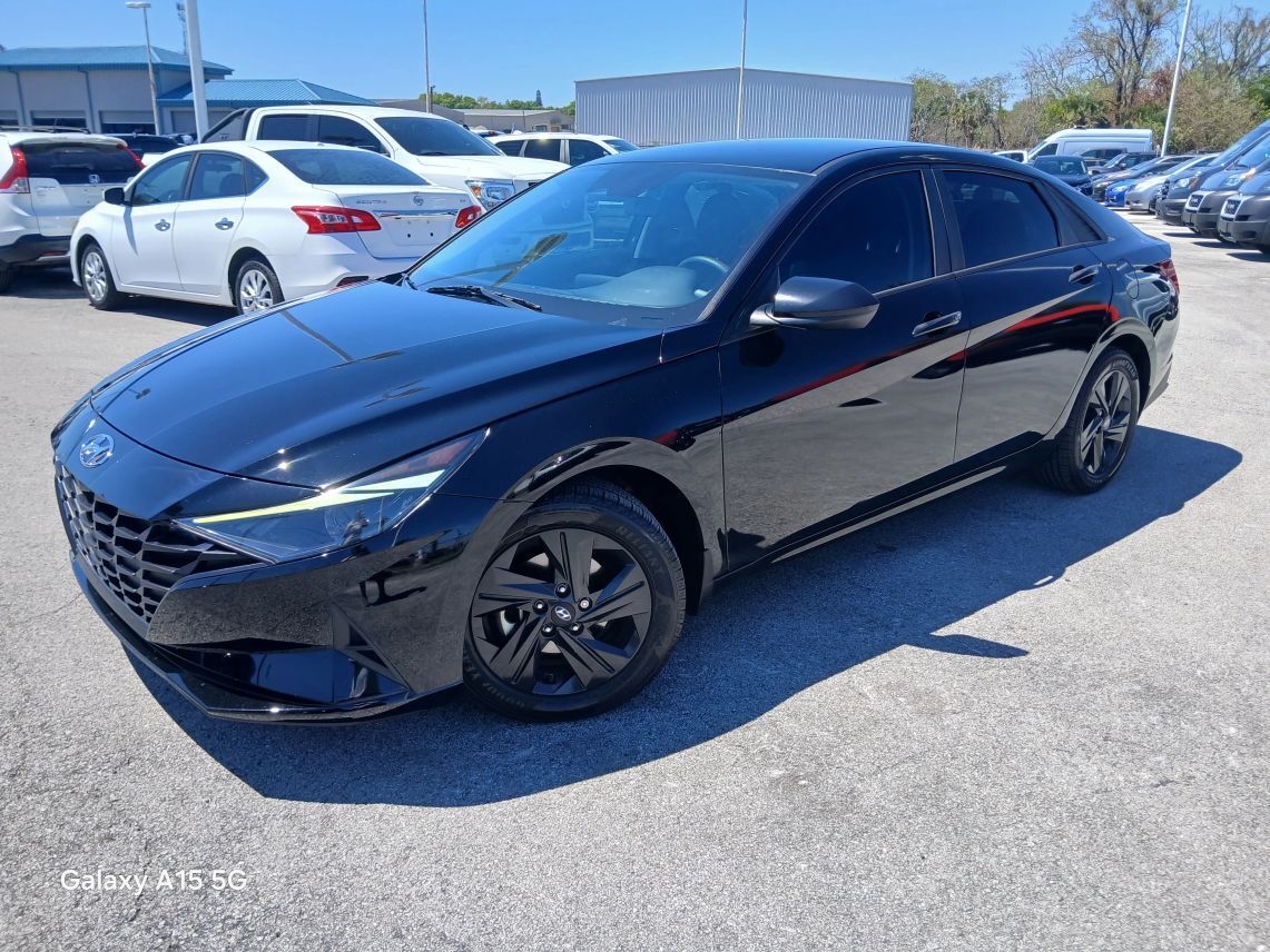 2022 Hyundai Elantra SEL Sedan 4D