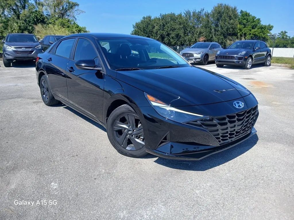 2022 Hyundai Elantra SEL Sedan 4D