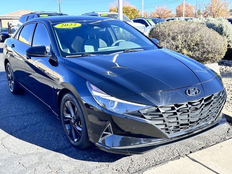 2022 Hyundai Elantra SEL's photo
