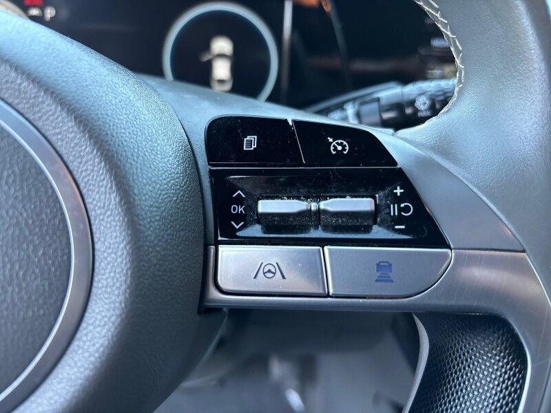 2022 Hyundai Elantra SEL w/CONV + PREM PKG. SUNR. BOSE. Seffner FL