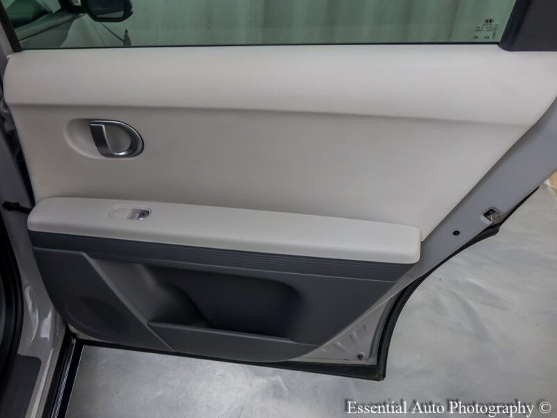 2022 Hyundai IONIQ 5 SE PRICE INCLUDES $4000 IRS TAX CREDIT!! YOU MUST QUALIFY!! Willowbrook IL