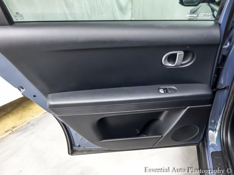 2022 Hyundai IONIQ 5 SE PRICE INLCLUDES THE $4000 FED EV TAX CREDIT Willowbrook IL