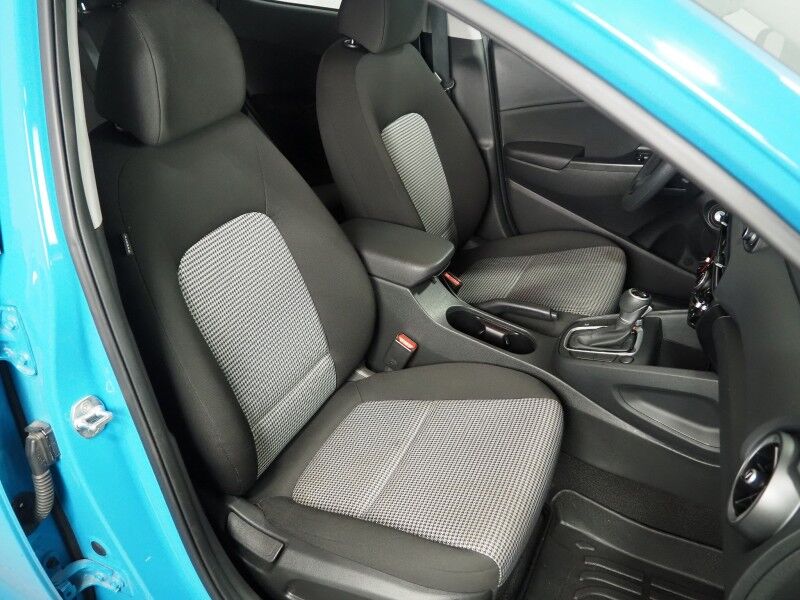 2022 Hyundai Kona SE *LANE DEPARTURE ALERT, COLLISION ALERT w/BRAKING, BACKUP-CAMERA, CRUISE CONTROL, COLOR TOUCHSCREEN, MULTI-FUNCTION STEERING WHEEL, ALLOY WHEELS, ANDROID & APPLE Round Rock TX