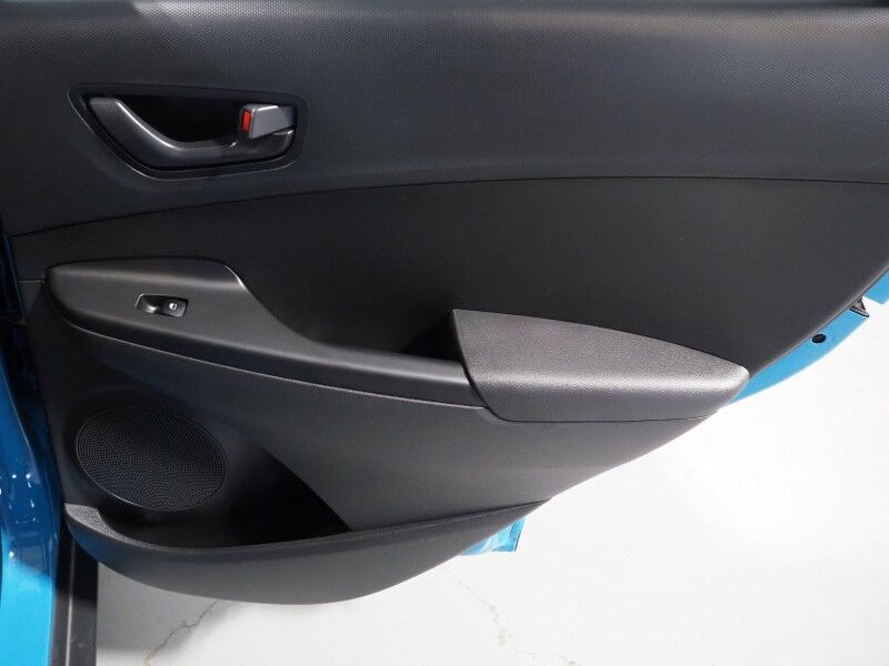 2022 Hyundai Kona SE *LANE DEPARTURE ALERT, COLLISION ALERT w/BRAKING, BACKUP-CAMERA, CRUISE CONTROL, COLOR TOUCHSCREEN, MULTI-FUNCTION STEERING WHEEL, ALLOY WHEELS, ANDROID & APPLE Round Rock TX