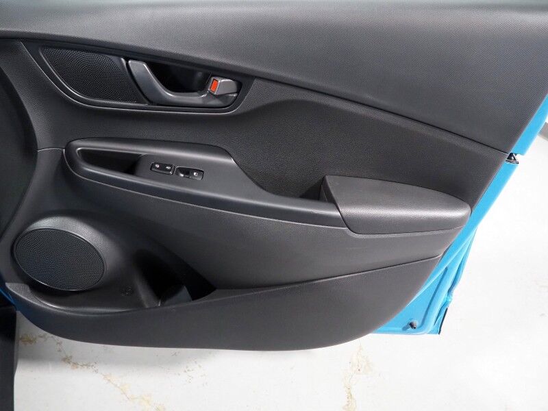 2022 Hyundai Kona SE *LANE DEPARTURE ALERT, COLLISION ALERT w/BRAKING, BACKUP-CAMERA, CRUISE CONTROL, COLOR TOUCHSCREEN, MULTI-FUNCTION STEERING WHEEL, ALLOY WHEELS, ANDROID & APPLE Round Rock TX