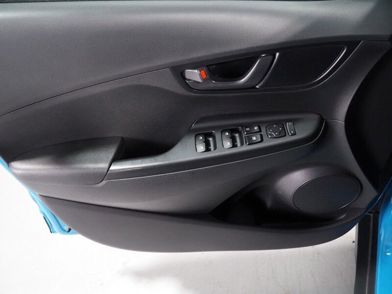 2022 Hyundai Kona SE *LANE DEPARTURE ALERT, COLLISION ALERT w/BRAKING, BACKUP-CAMERA, CRUISE CONTROL, COLOR TOUCHSCREEN, MULTI-FUNCTION STEERING WHEEL, ALLOY WHEELS, ANDROID & APPLE Round Rock TX