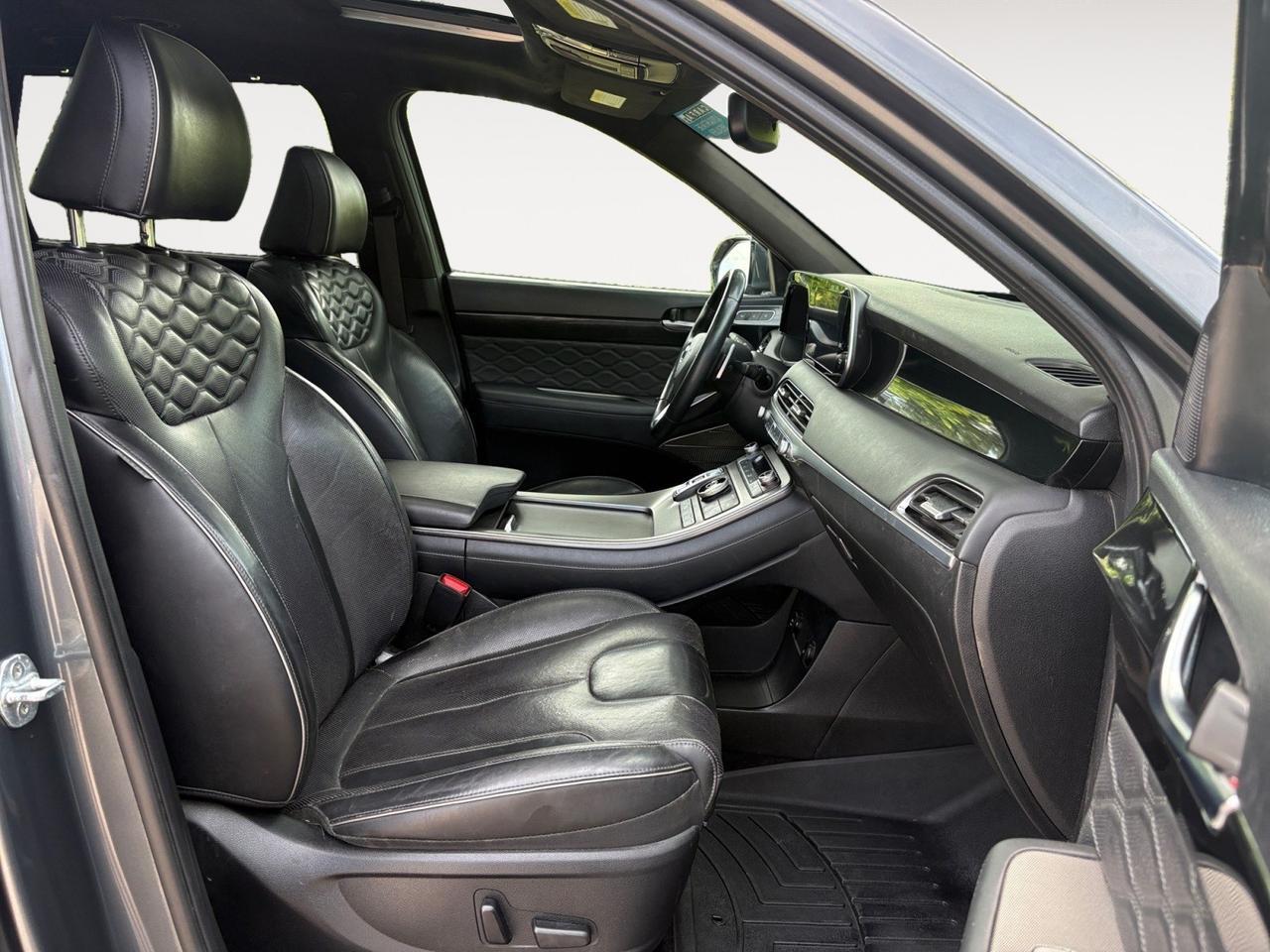2022 Hyundai Palisade Calligraphy, HEADS UP DISPLAY, PANO MOONROOF, PADDLE SHIFTERS, BLIND SPOT ALERT, FORWARED COLLISION ALERT, REAR QUIET MODE, DRIVER TALK INTERCOM, HEATED & COOLING FRONT & REAR SEATS, POWER 3RD ROW SEATING, POWER LIFTGATE, 1 OWNER, THIS SUV HAS IT ALL Virginia Beach VA