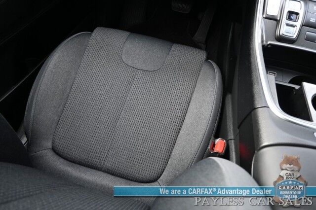 2022 Hyundai Santa Fe SEL / Auto Start / Power & Heated Premium Cloth Seats / Adaptive Cruise Control / Lane Departure & Blind Spot Alert / Apple CarPlay & Android Auto / Back Up Camera / Keyless Entry & Start / 28 MPG Anchorage AK