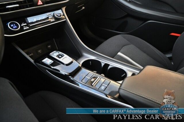 2022 Hyundai Sonata SEL / Auto Start / Heated Cloth Seats / Adaptive Cruise Control & Blind Spot Alert / Lane Keep Assist & Forward Collision Alert / Apple CarPlay & Android Auto / Keyless Entry & Start / Back Up Camera / 37 MPG Anchorage AK